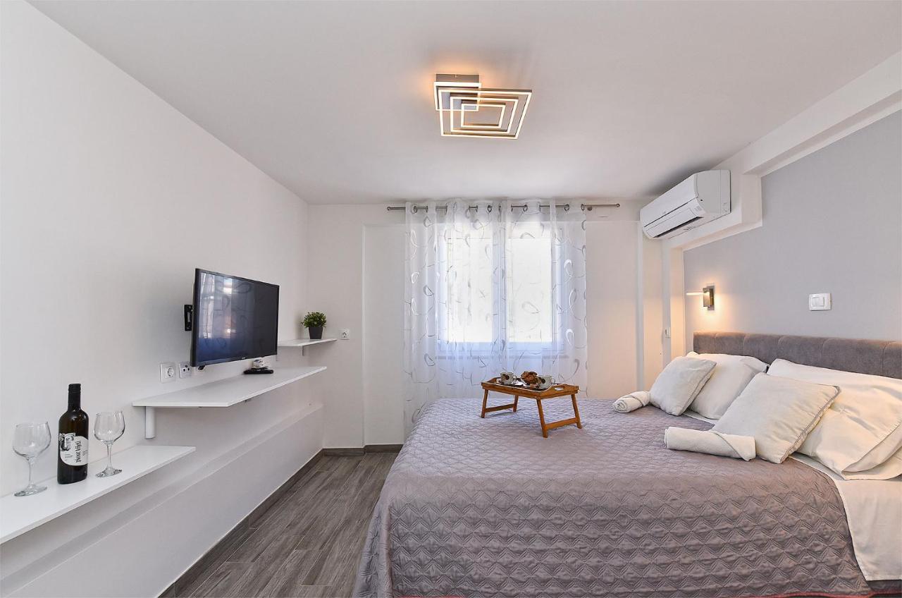 Double Room With Pool 2261 Медулин Экстерьер фото