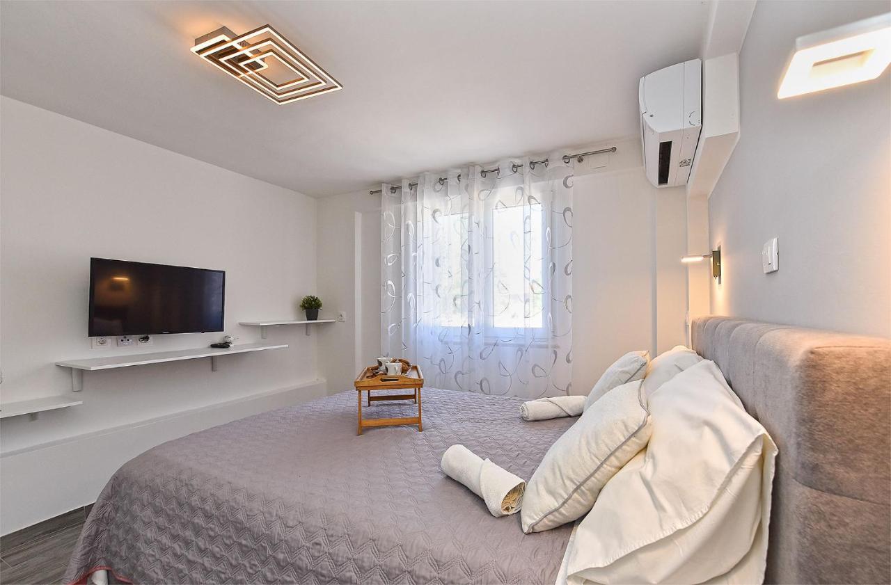 Double Room With Pool 2261 Медулин Экстерьер фото